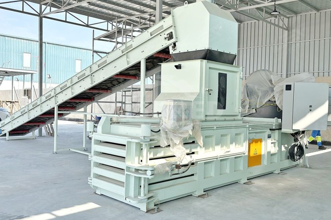 Hidraulikus bálázó – havi 100 tonnás MSW újrahasznosítható anyag bálázási projekt a Közel-Keleten