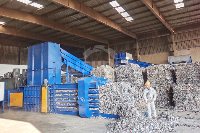 Hulladékbálázó gép – évi 100 000 tonnás textilhulladékból alternatív tüzelőanyag projekt a Jangce-folyó deltájában, Kína