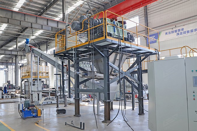 Négytengelyes Aprítógép