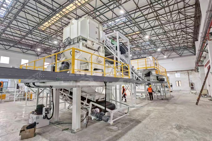 Egytengelyes aprító építési hulladékokból származó éghető anyagok alternatív üzemanyag-előállítási projektjéhez Sanghajban