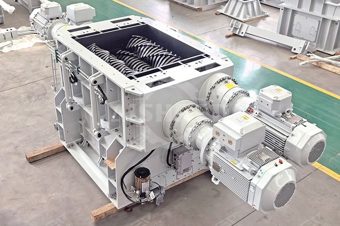 Négytengelyes Aprítógép